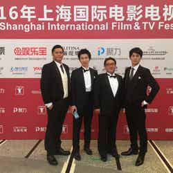 平岡祐太（右）ら上海国際映画祭にて