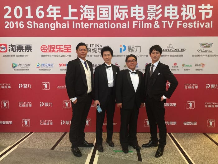 平岡祐太(右)ら上海国際映画祭にて
