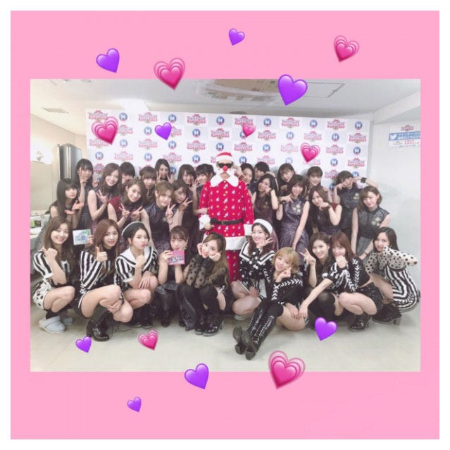 TWICEと乃木坂46の集合ショット/斉藤優里オフィシャルブログより
