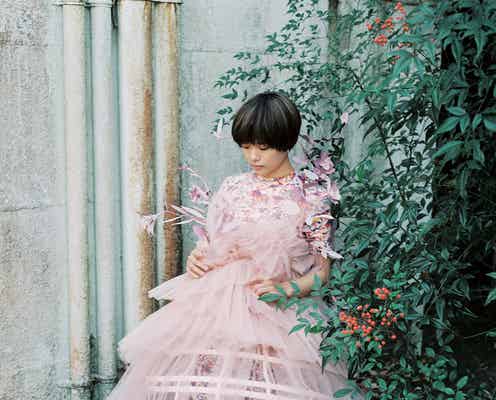 杉咲花、フラワーまとい独創的な感性で魅了
