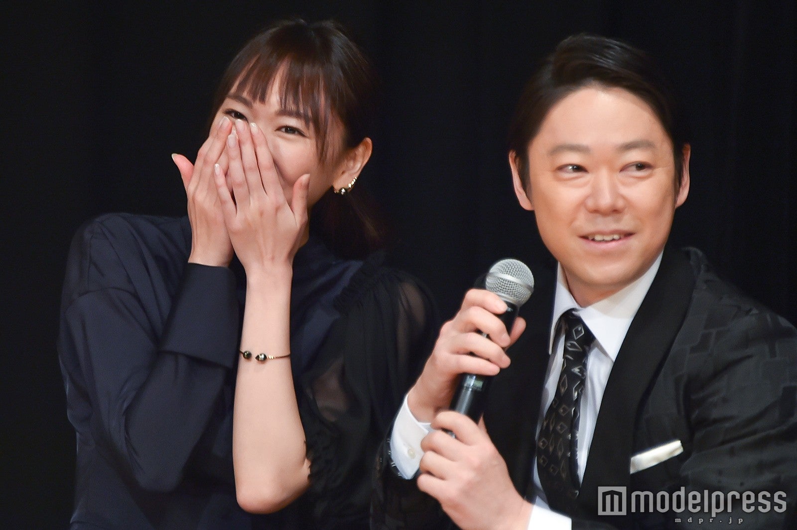 新垣結衣、阿部サダヲ（C）モデルプレス