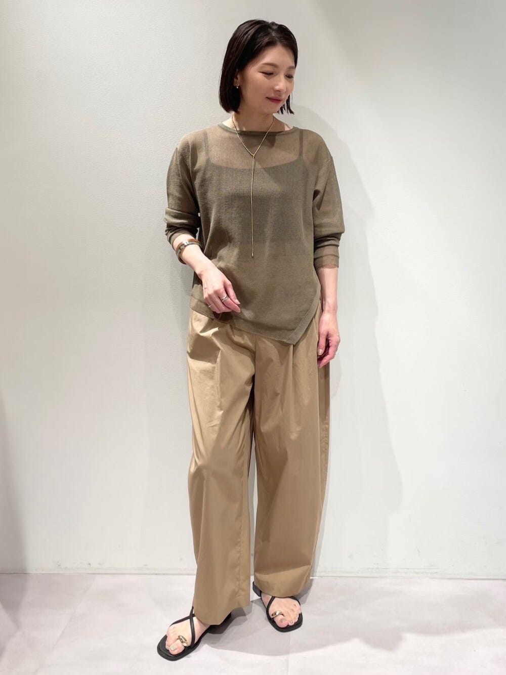 バレルパンツでトレンド感を演出　出典：WEAR