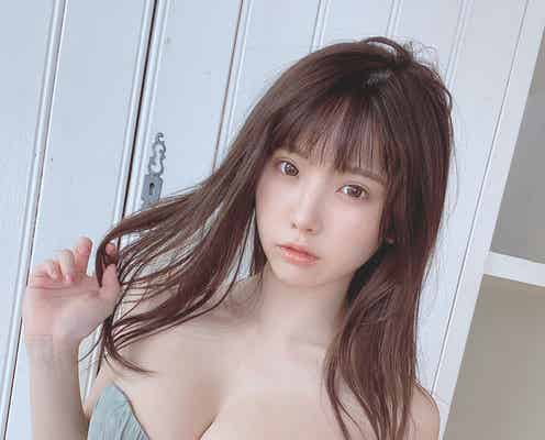 えなこの美谷間がSEXY “ほぼすっぴん”なナチュラルオフショット公開<GIRLS graph.002>