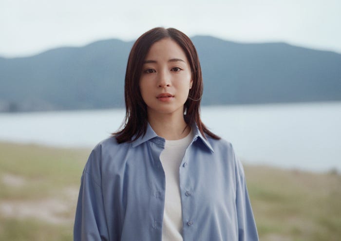 広瀬すず(C)2027「存在のすべてを」製作委員会(C)塩田武士/朝日新聞出版