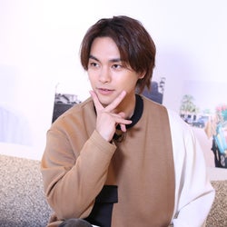 柳楽優弥、NiziU“縄跳びダンス”披露 ファンへ「Ti Amoだよ!」