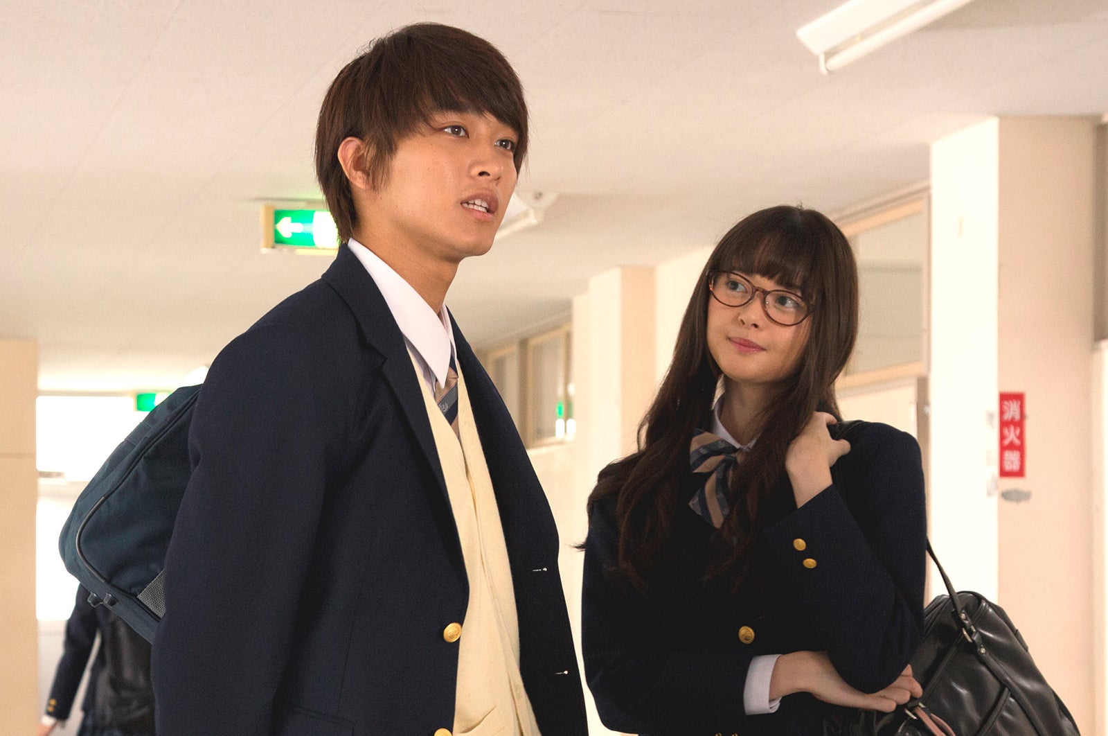 佐藤寛太、玉城ティナ／映画『わたしに××しなさい！』（C）遠山えま／講談社 （C）2018「わたしに××しなさい！」製作委員会