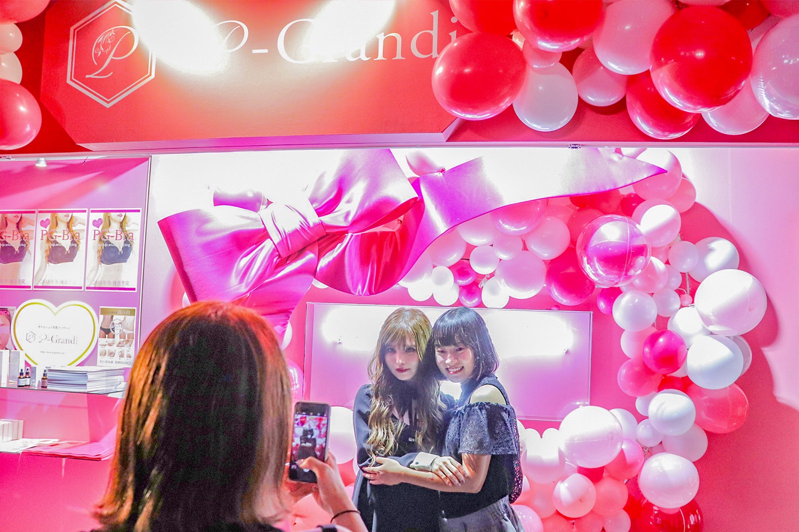 益若つばさと2ショットが取れる時間も（提供写真）