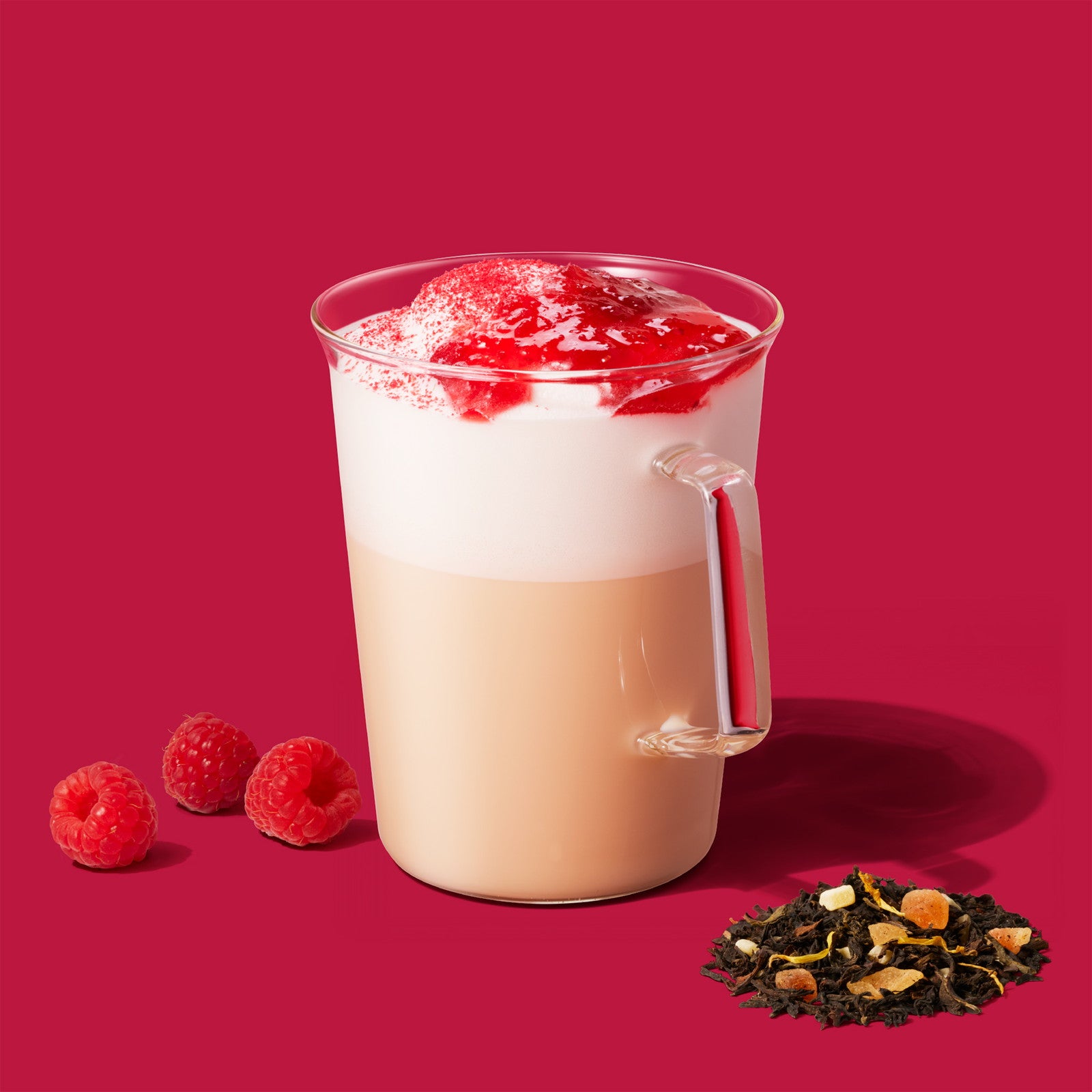 レッド ラズベリー & ジョイフルメドレー ムース ティー ラテ／提供画像