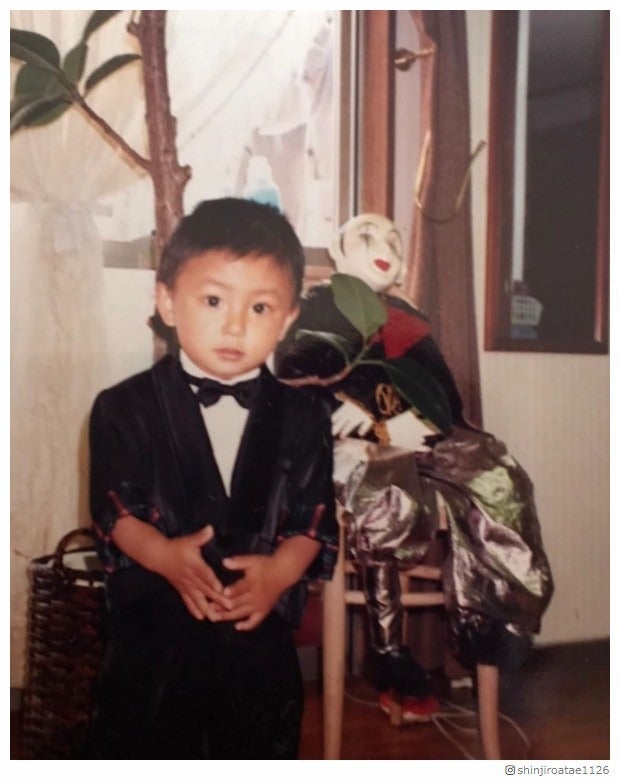 AAA與真司郎、幼少期ショット公開「整形してないよ」現在との比較にも反響