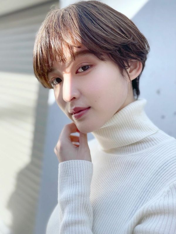 ハンサムショート ハイライトのヘアスタイル15選 大人女性におすすめしたい髪色 モデルプレス ハンサムショート ハイライトのヘアスタイル15選 大人女性におすすめしたい髪色 モデルプレス