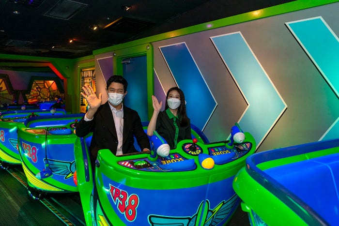 鈴木亮平、今田美桜(C)2022 Disney/Pixar. All Rights Reserved. (C)Disney