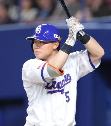 中日・村松が負傷交代 初回に背中に死球 治療を受けにベンチ裏に下がるもそのまま代走が送られる