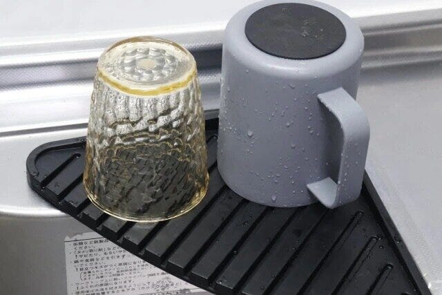 ダイソーの無駄な空間活用グッズ ダイソーのシンク三角シェルフ