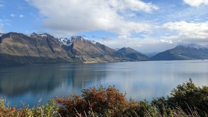 クィーンズタウンから少しドライブをすれば息をのむ美しい風景が広がる