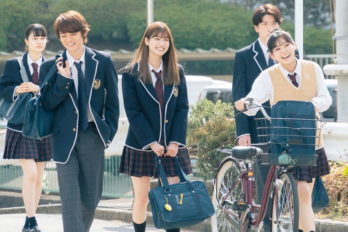 藤原大祐、生見愛瑠、永瀬莉子(C)2022「モエカレはオレンジ色」製作委員会(C)玉島ノン/講談社