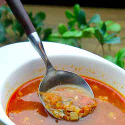 根菜とハーブたっぷりトマトのミネストローネ/画像提供:Soup+