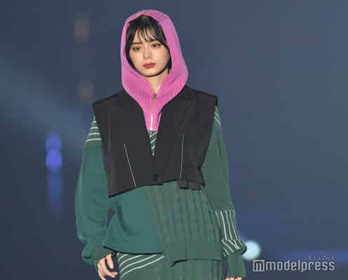 「わた婚4」で話題・紺野彩夏、バラクラバ取り入れた今旬スタイル 笑顔封印のクールランウェイ<TGC 北九州 2022>