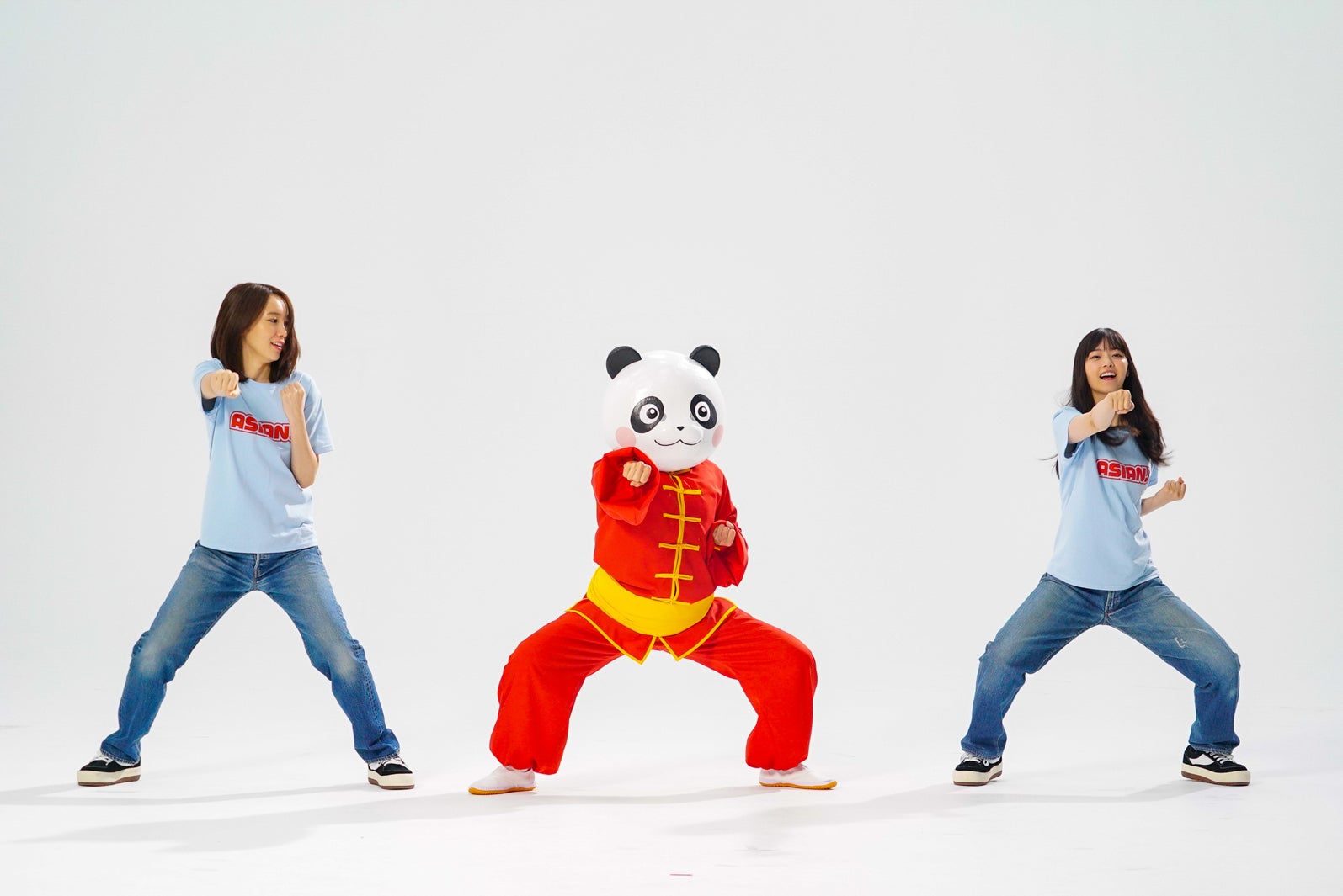 飯豊まりえ、西野七瀬／新TVCMメイキングより（提供写真）