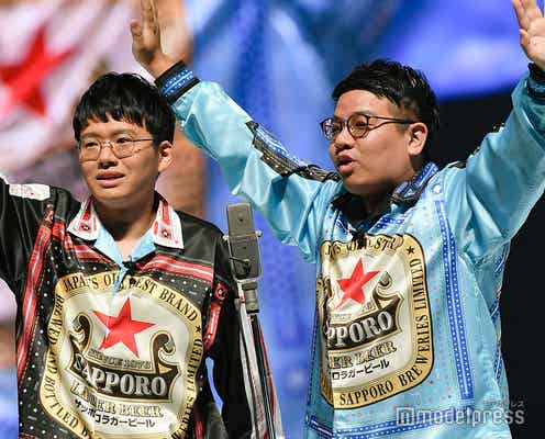 ミキ、おそろコーデで兄弟ランウェイ 漫才披露で会場沸かす<神コレ2019A/W>