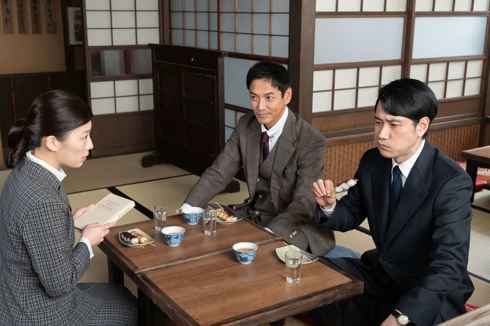 伊藤沙莉、沢村一樹、松山ケンイチ「虎に翼」第66話（C）NHK
