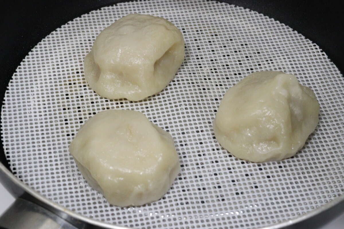 スリーコインズのせいろ用蒸しシート10枚入りWHで餃子を蒸す