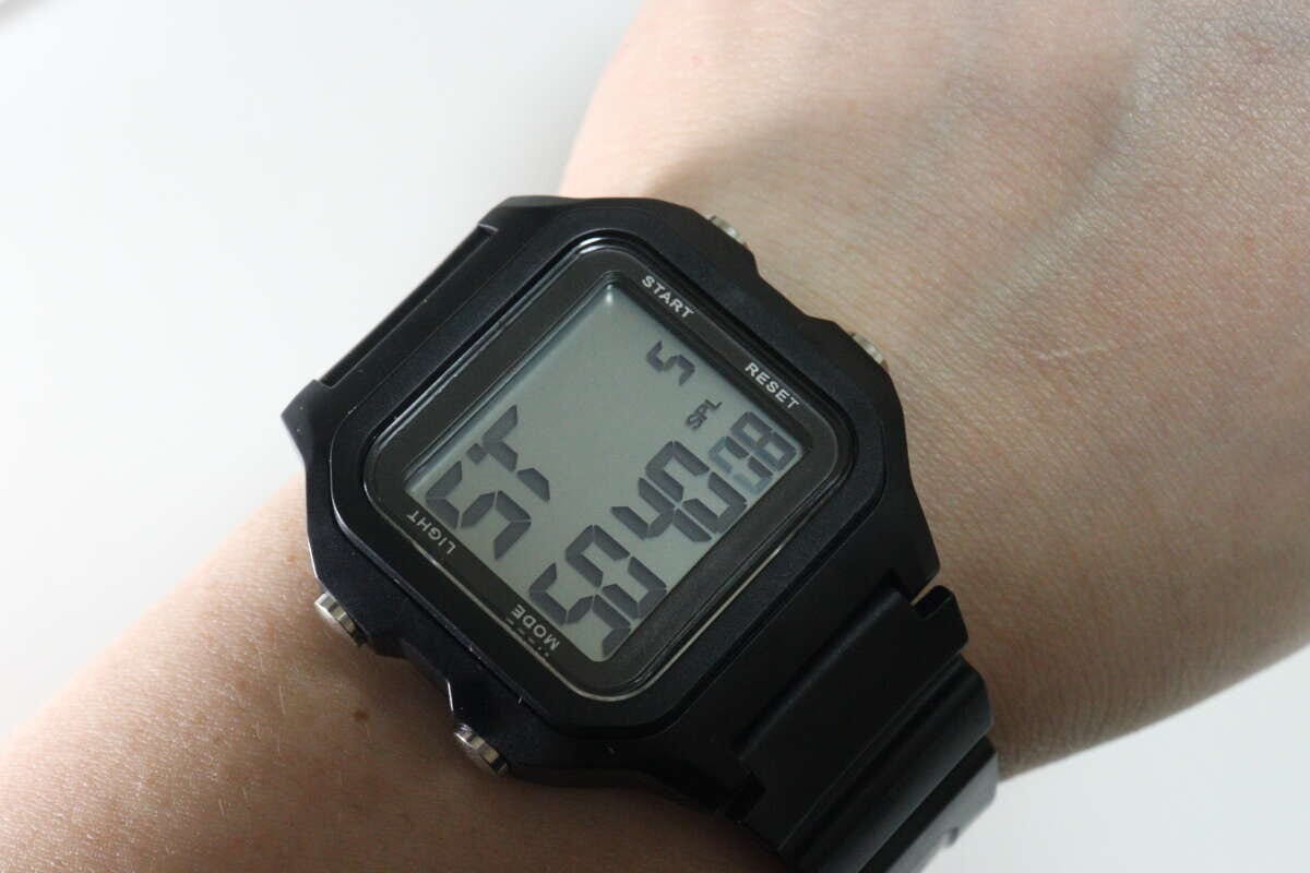 ダイソー　デジタルウォッチ（スクエア
