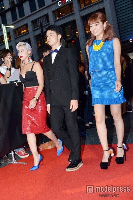 （左から）植野有砂、菅谷哲也、鈴木あや