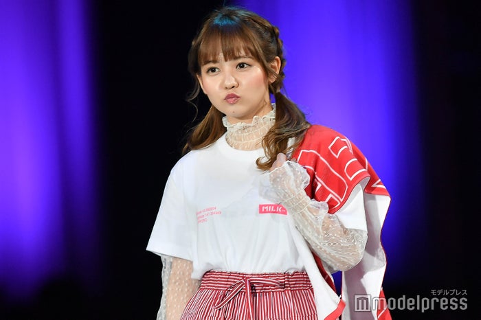 益若つばさ 佐藤ノア 双子コーデでハロウィンディズニー満喫 最強の姉妹 と話題に モデルプレス