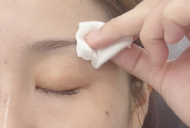 メイク　美容　ビューティ　ビューティー　トレンド　おすすめ　オススメ　メイクテク　テクニック　アイブロウ　眉メイク　眉毛　眉　油分オフ　色ムラ