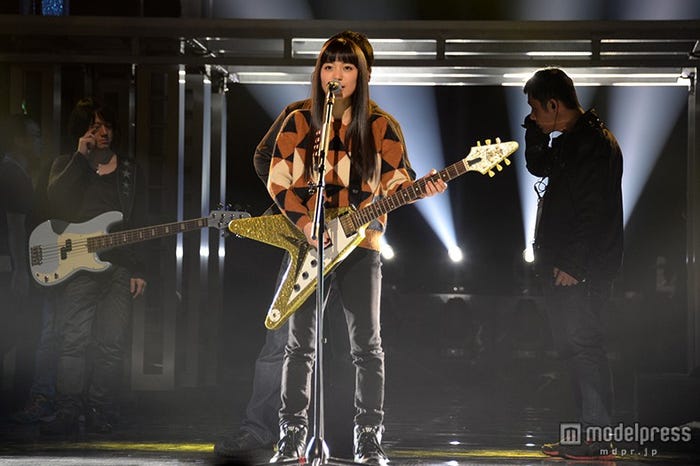 Miwa ゴールドのフライングvギター奏で Faith 熱唱 紅白リハ初日 モデルプレス Miwa ゴールドのフライングvギター奏で Faith 熱唱 紅白リハ初日 モデルプレス