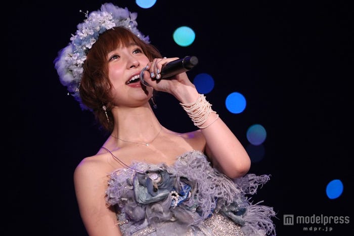 「上からマリコ」/「AKB48 2013真夏のドームツアー~まだまだ、やらなきゃいけないことがある~」福岡公演2日目より(C)AKS