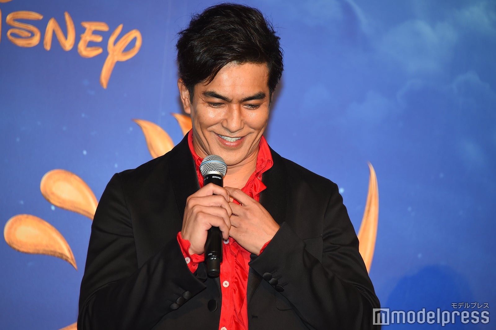 「歌は緊張しますね…」と歌ってないのにコメントする北村一輝 （C）モデルプレス