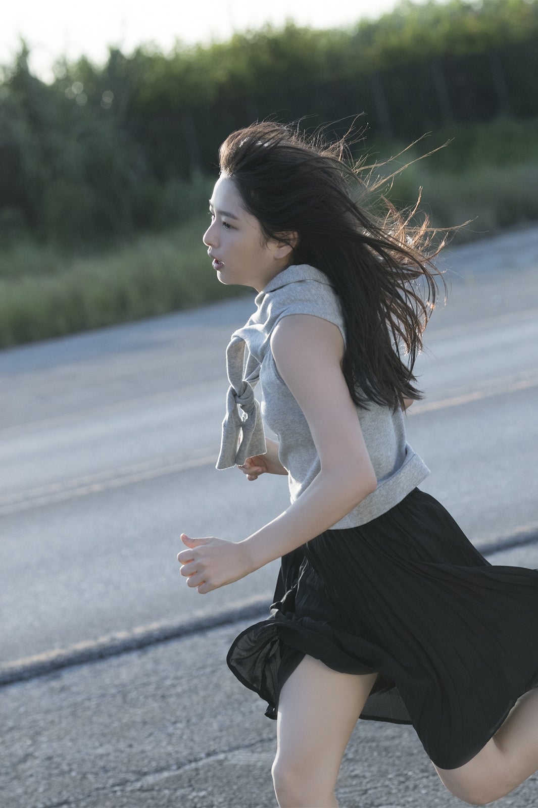 「ファースト写真集 桜井日奈子です。」／KADOKAWA発行 撮影：桑島智輝