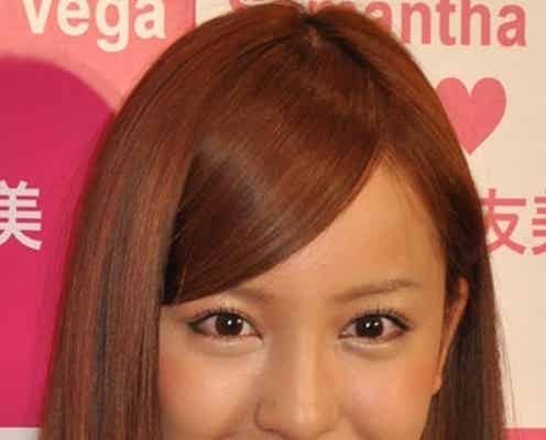 AKB48板野友美に憧れたファン、”付け八重歯”で握手会来場