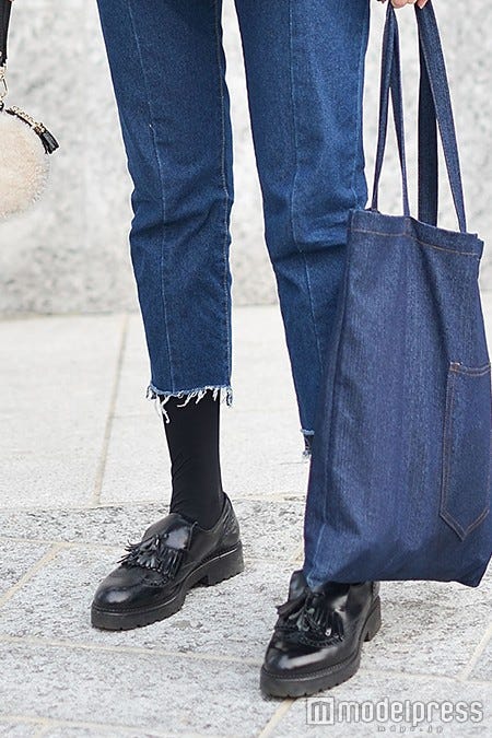 あえてカッチリ感のあるローファーで/photo:Getty Images