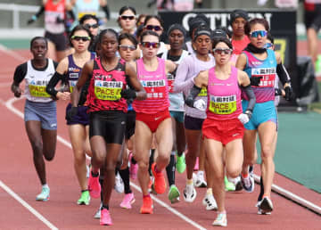 松田瑞生は無念7位に号泣「なんで？なんで？なんで？」監督の胸叩き涙止まらず 16キロ過ぎから先頭集団から脱落 粘りの走りも肩落とす「申し訳ない」