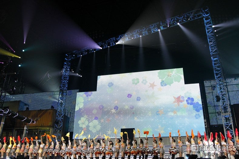 「AKB48 2013 真夏のドームツアー～まだまだ、やらなきゃいけないことがある～」ナゴヤドーム公演初日より（C）AKS