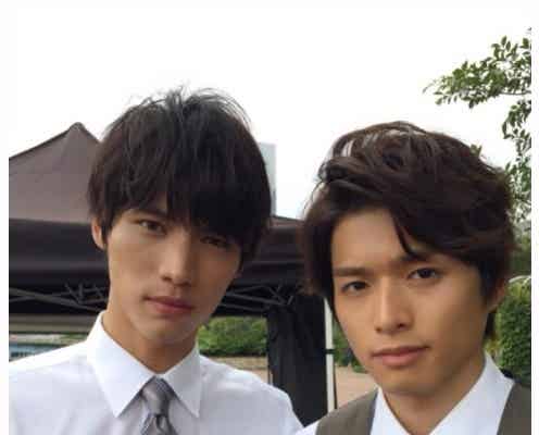 福士蒼汰&白洲迅、“愛ある”2ショットにファン歓喜「暑さ吹っ飛ぶ爽やかイケメン」<愛してたって、秘密はある。>