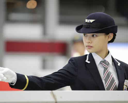 杉咲花の駅員姿が決まってる!神木隆之介が思いを馳せていた同級生役に<刑事ゆがみ>