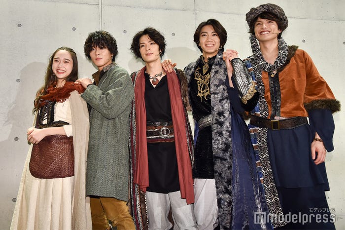 白本彩奈、猪野広樹、塩野瑛久、長妻怜央、小南光司(C)モデルプレス