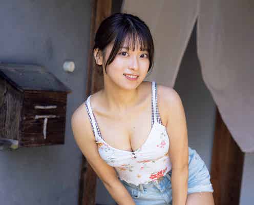 まるぴ、ランジェリー&ノースリーブ姿で抜群スタイル披露「ヤンマガ」表紙飾る