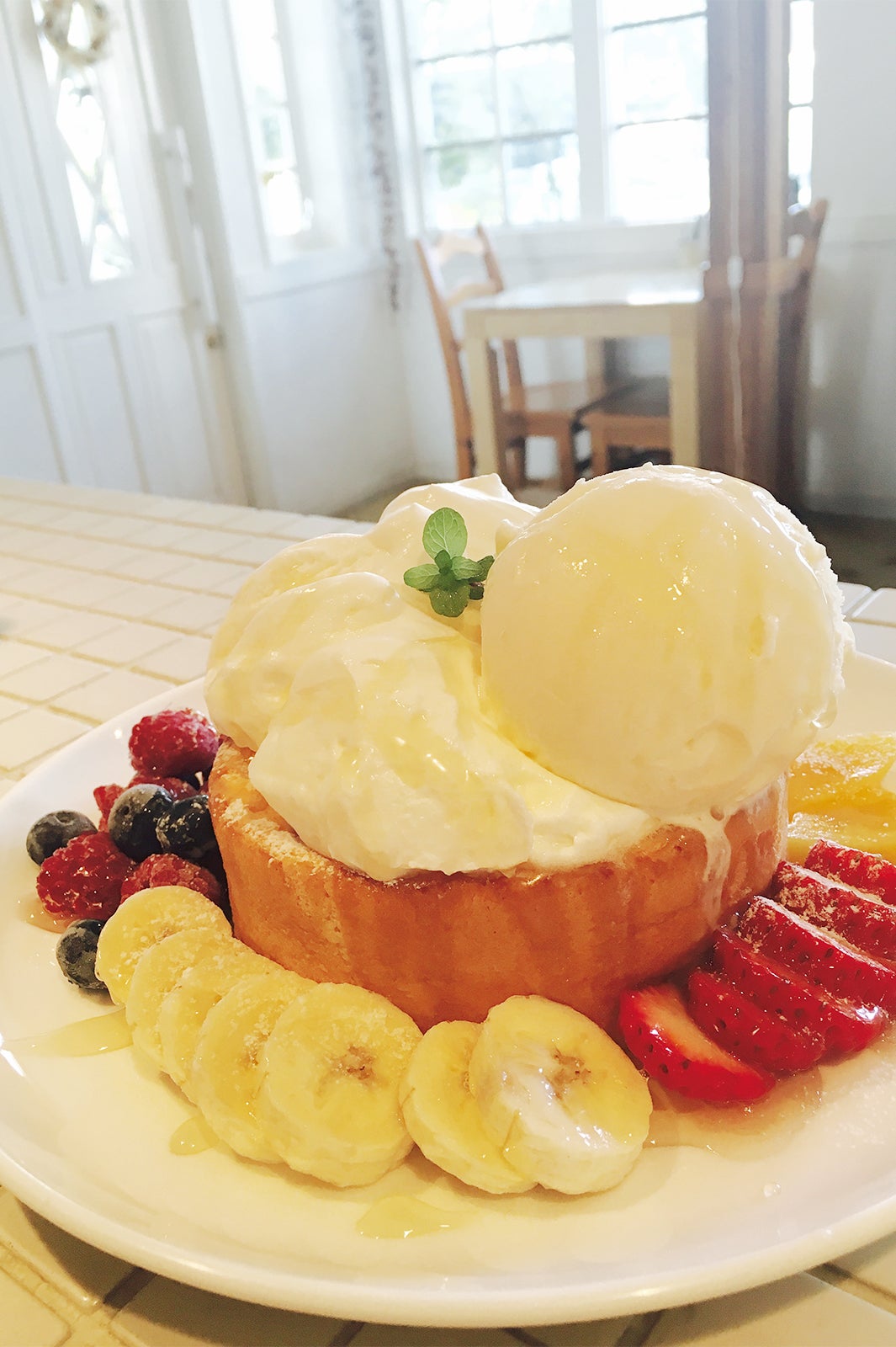 カフェくろねこ／フルーツホットケーキ￥
1,050／画像提供：カフェくろねこ