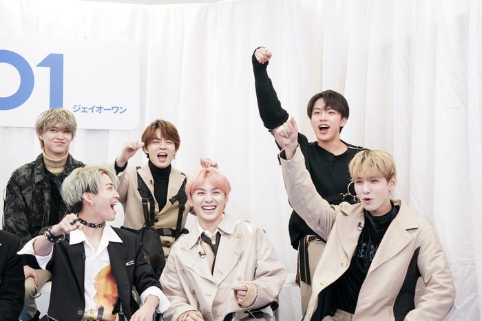 JO1/テンション係の河野純喜(右)(C)LAPONE ENTERTAINMENT