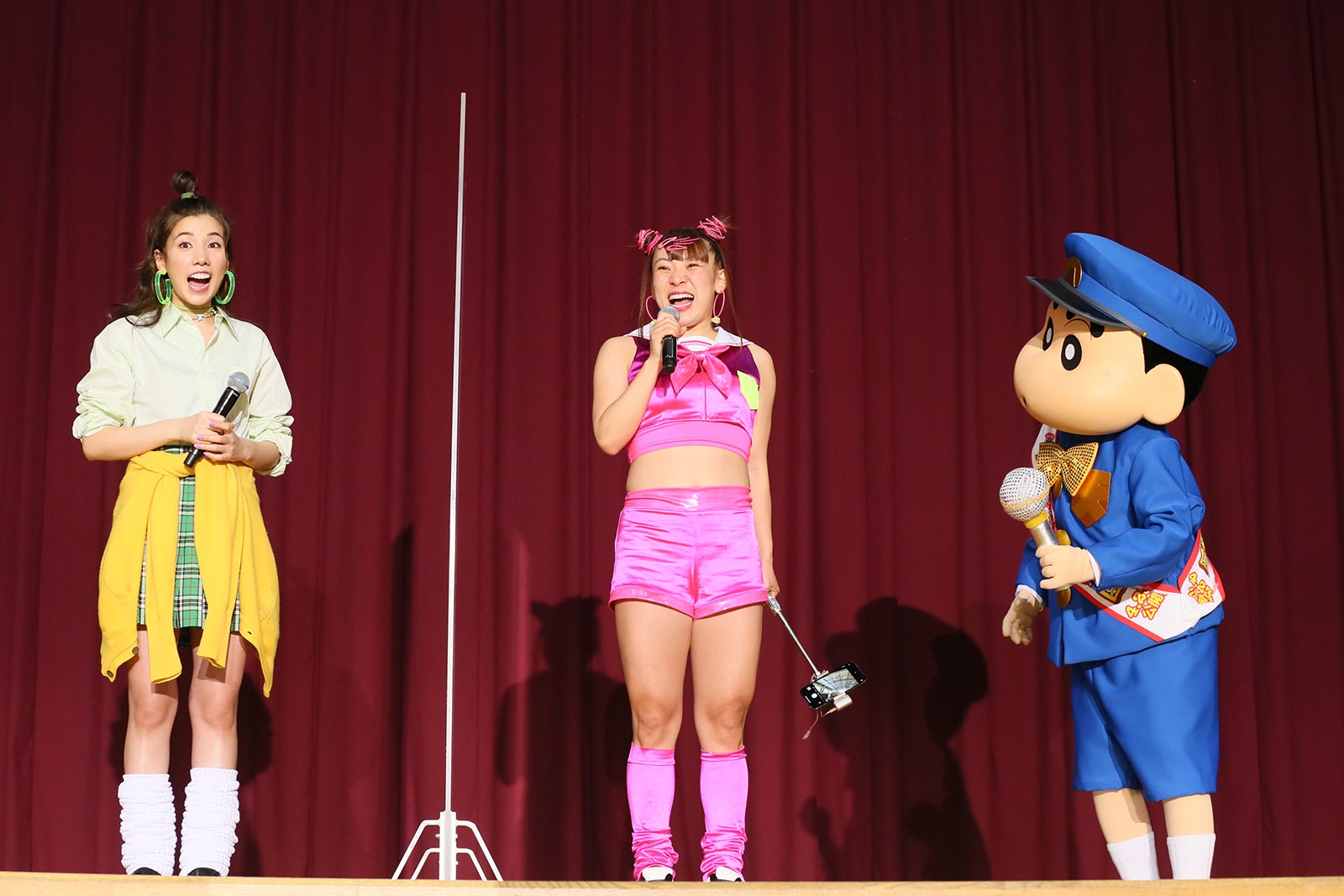 仲里依紗、フワちゃん、しんちゃん（C）臼井儀人／双葉社・シンエイ・テレビ朝日・ADK 2021