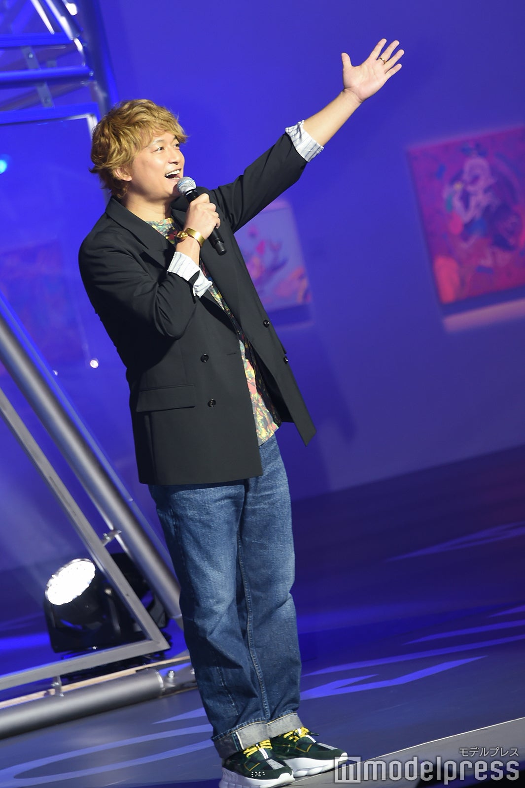 香取慎吾「10万人突破しました！」 （C）モデルプレス