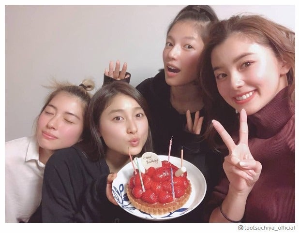 土屋太鳳、朝比奈彩ら「チア☆ダン」メンバーからサプライズ誕生日「会えない人も ずっと想ってるよ」