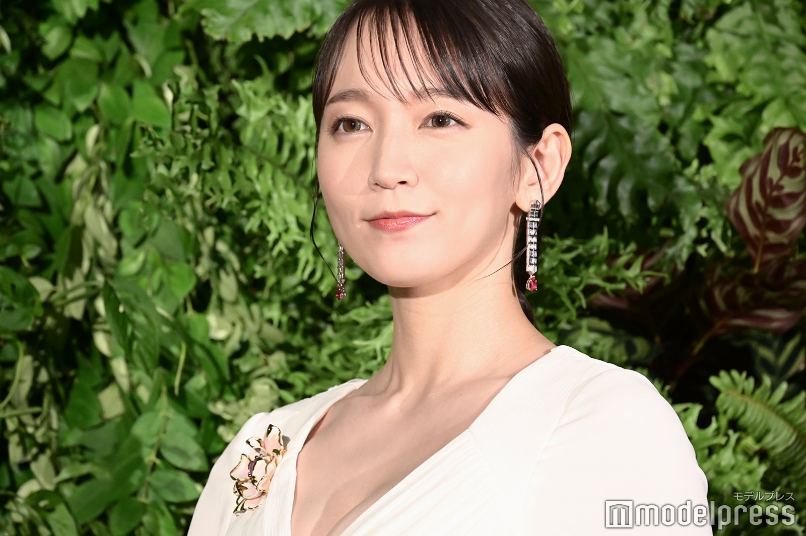 画像3/3) 吉岡里帆、シンガポールでのプライベートショットに「バスローブ姿可愛すぎる」「プールで泳ぐ姿素敵」の声 - モデルプレス