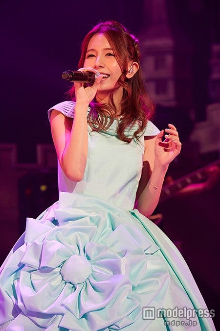 May J.涙で「辛い時もあった」ファンへの感謝を語る