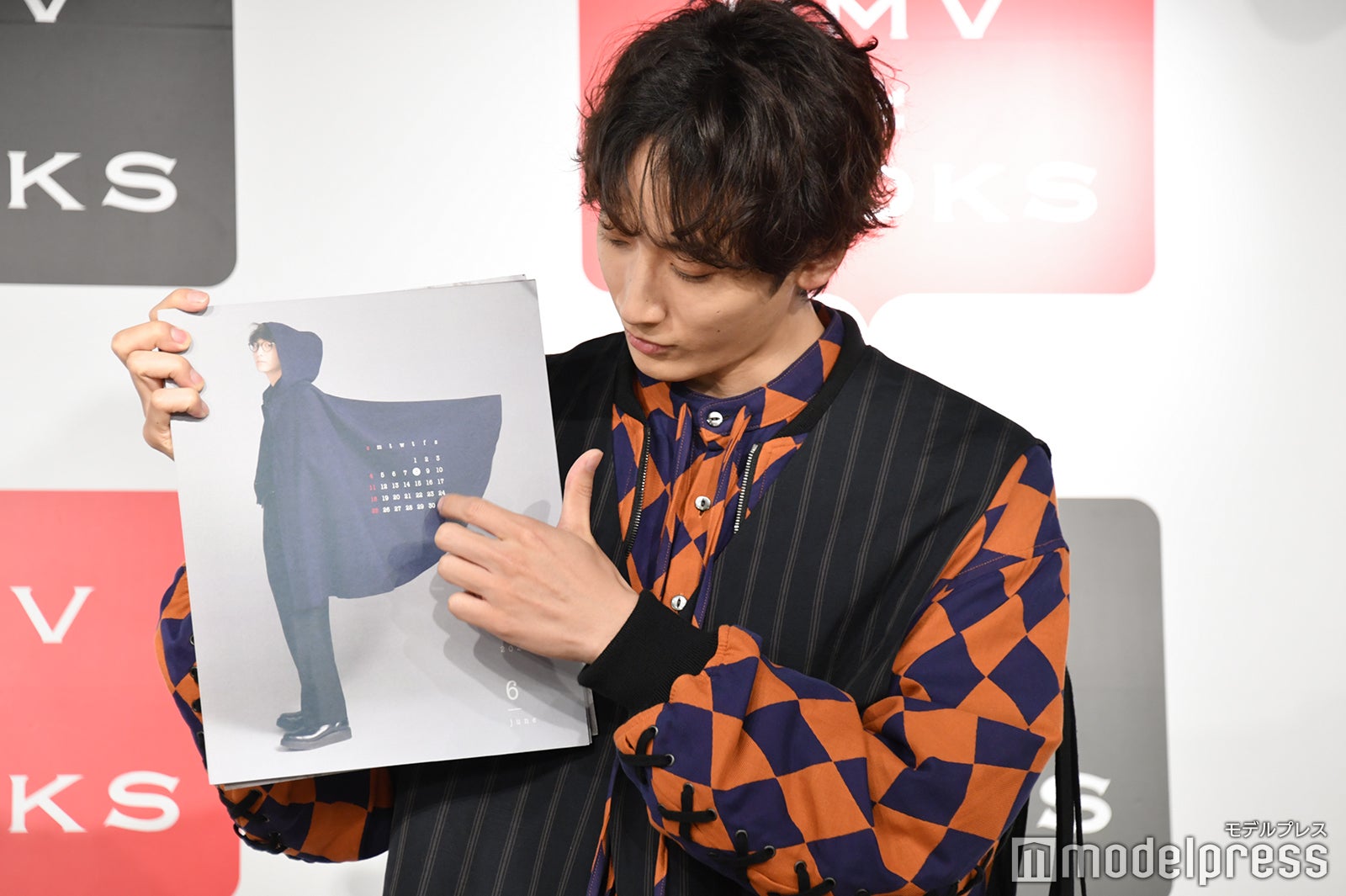 お気に入りカット「6月」のこだわりを説明する小関裕太 （C）モデルプレス