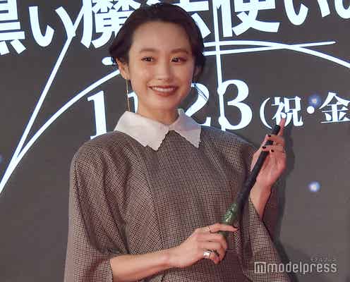 高橋愛、ミニワンピで脚線美披露<ファンタスティック・ビーストと黒い魔法使いの誕生>